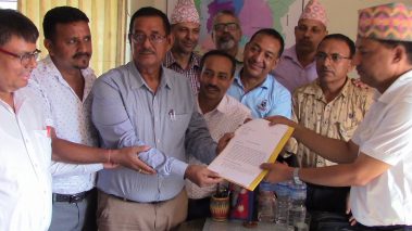 रुपन्देहीका उद्योगी ब्यवसायीले बुझाए प्रधानमन्त्रीलाई ज्ञापन
