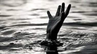 नवलपरासीको त्रिवेणी नदीमा दुई बच्चा सहित आमाले नदीमा हामफालिन