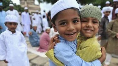 शुभकामना आदानप्रदान गरी बकर इद मनाइदै