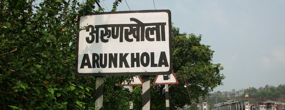 अरुणखोलाको बाढीले यातायात संचालनमा समस्या