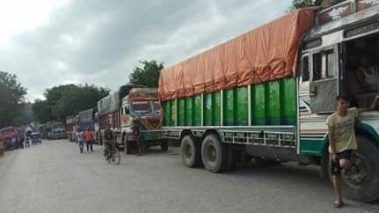 नवलपरासीको अरुणखोलामा बिहानै देखि सवारी साधन अवरुद्ध