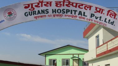 गुराँस अस्पतालमा मेशिनबाट प्यारालाईसिसका विरामीको उपचार