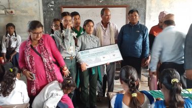 दुर्गा शैक्षिकका विद्यार्थीद्वारा दृष्टी बिहिनलाई आर्थिक सयोग