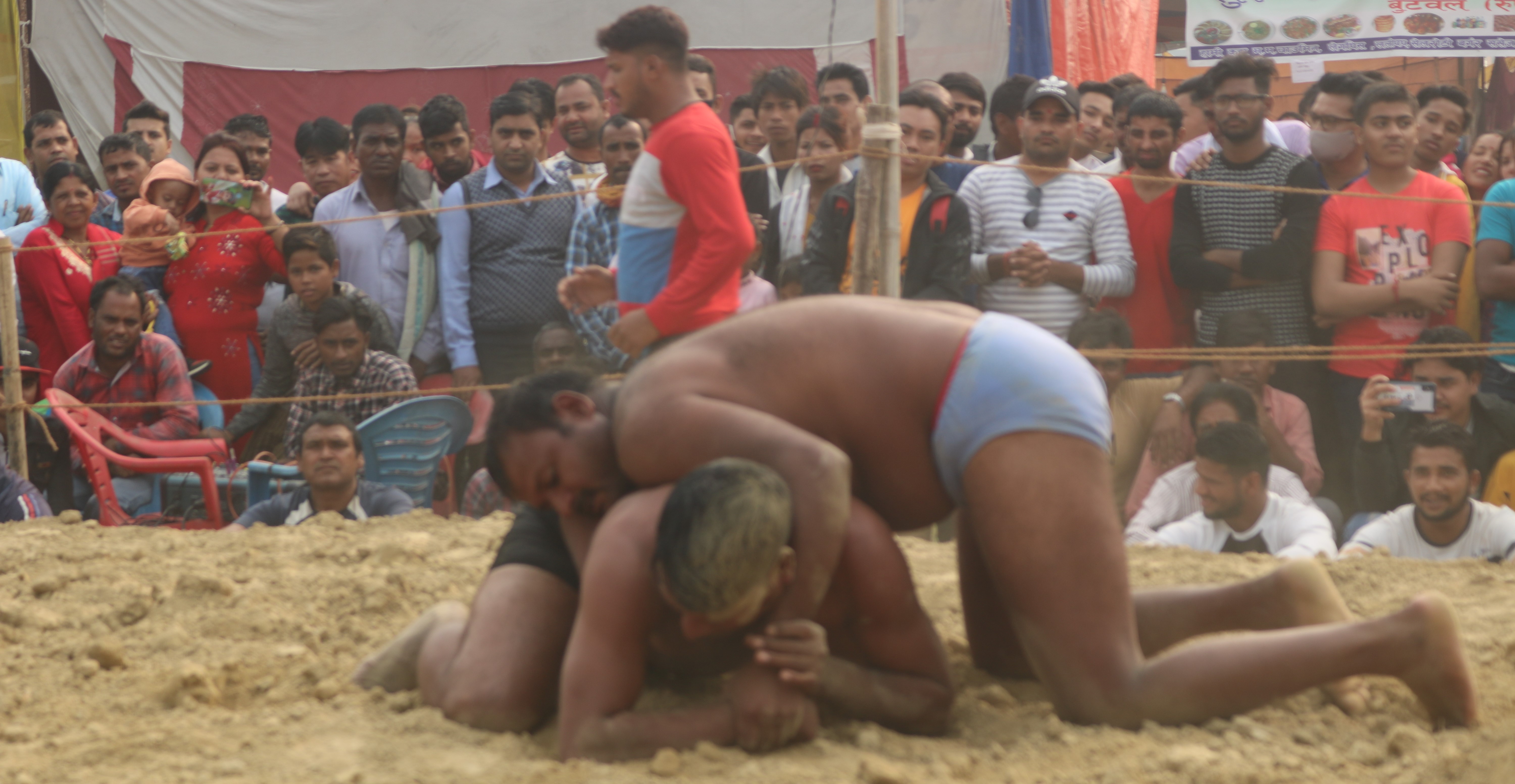 भैरहवामा जारी औद्योगिक व्यापार तथा कृषि महोत्सवमा कुस्ती शुरु