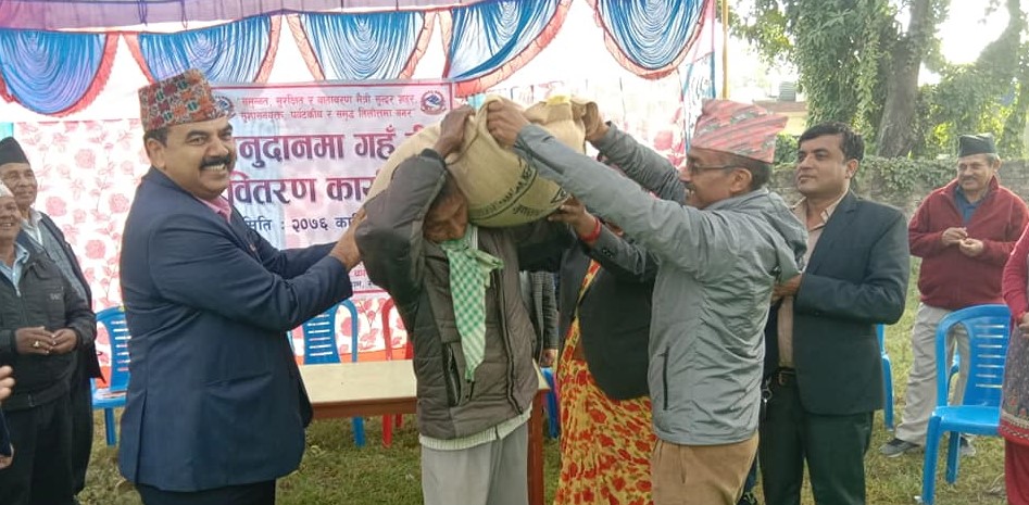 कृषिमा उत्पादकत्व वृद्धि गर्न  किसानलाई गहुँको बिऊमा तिनपाद्धारा ४० प्रतिशत अनुदान वितरण शुरु
