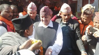 पूर्वराजा ज्ञानेन्द्रद्वारा  पाल्हीभगवती मन्दिरमा पूजाआजा