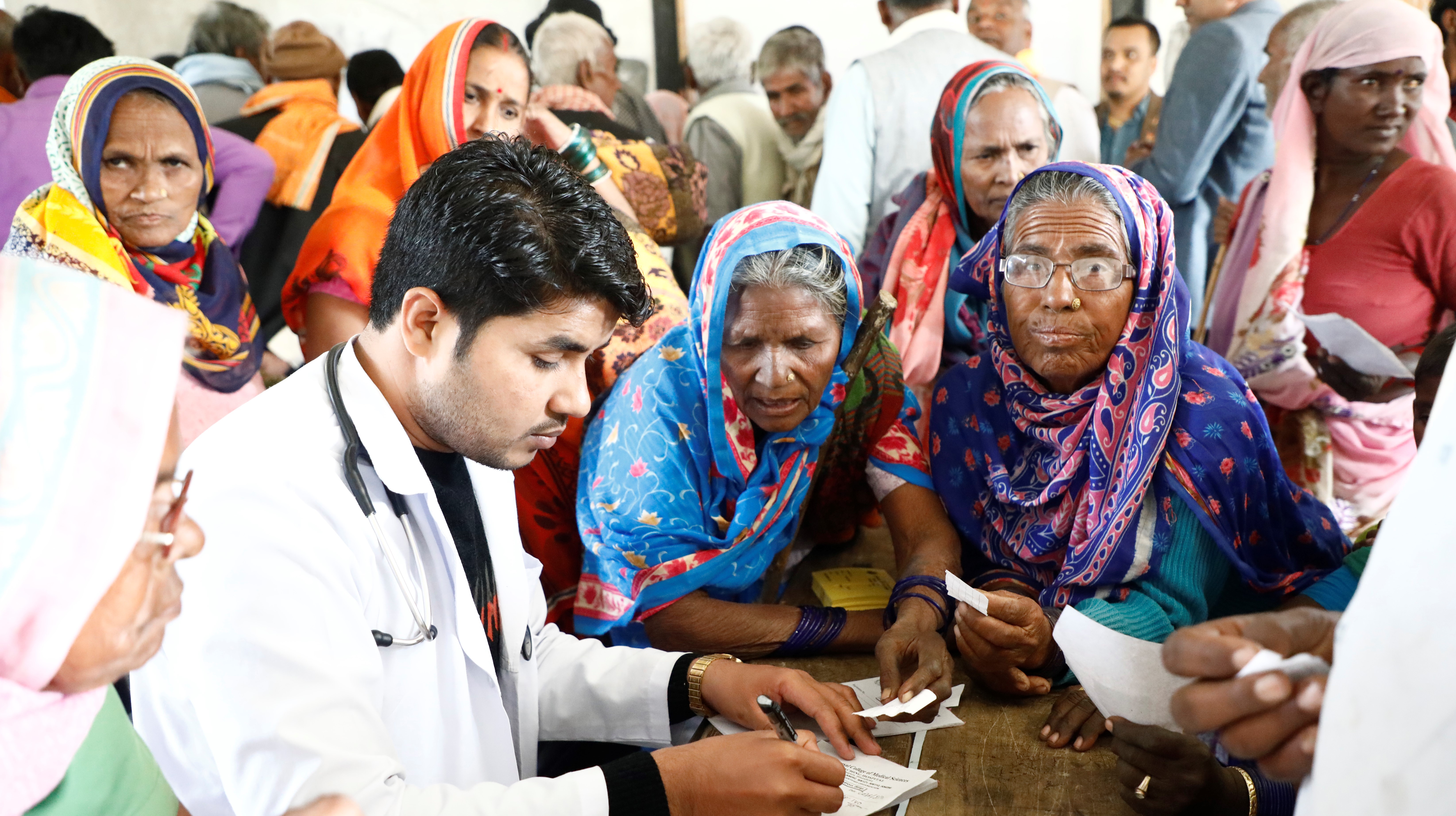 निःशुल्क स्वास्थ्य शिविर तथा मधुमेह परीक्षण