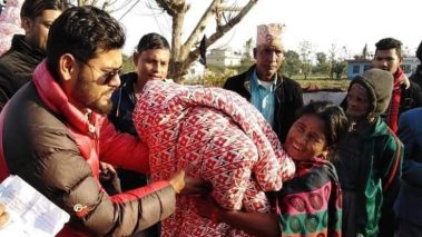 जाडोमा सुकुम्बासीलाई न्यानो कपडा वितरण