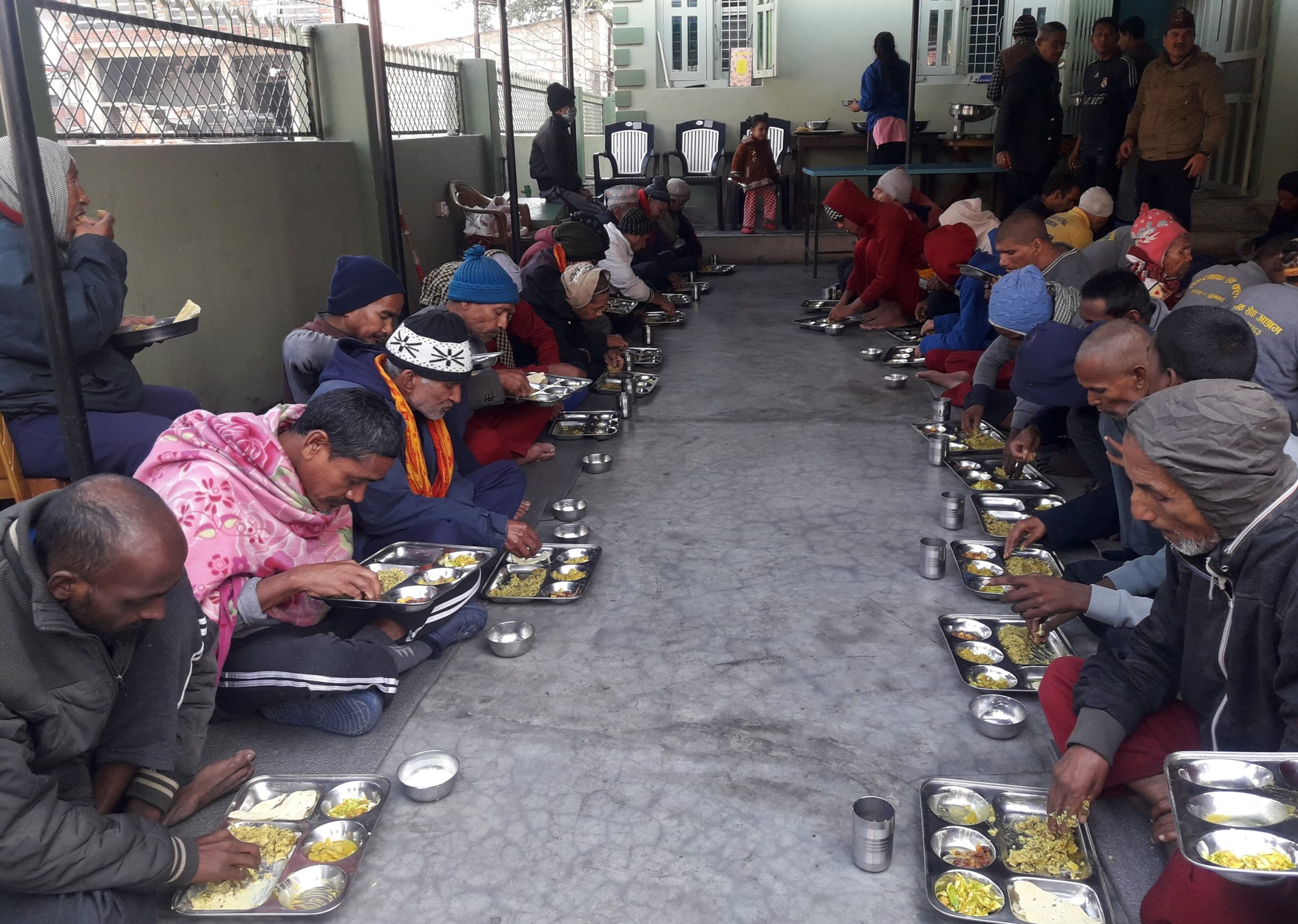 सार्वजनिक सरोकार संघद्वारा सहयोगापेक्षीहरुलाइ खाना