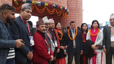 बेलायत कोलवर्न टाउन काउन्सिलका मेयरद्वारा ब्यापार मेलाको अवलोकन