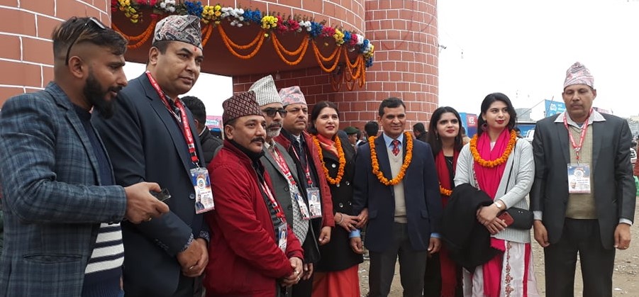 बेलायत कोलवर्न टाउन काउन्सिलका मेयरद्वारा ब्यापार मेलाको अवलोकन