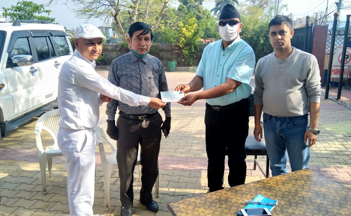 कोरोना भाइरस उपचार कोषमा ईटा ब्यवसायीको सहयोग