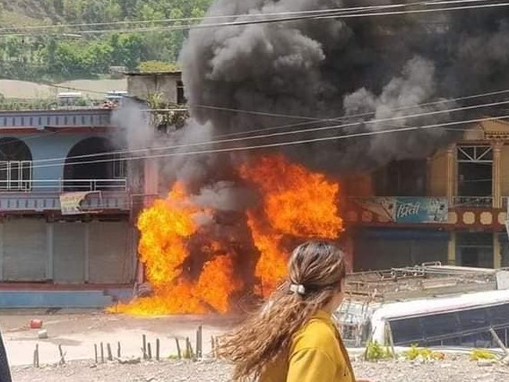 शान्तिपुरको एक पसलमा आगलागी एकजनाको ज्यान गयो तीन घाईते