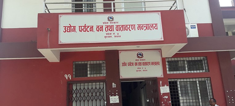 बैंक तथा बित्तिय संस्थाले सरकारको निर्णय नमान्दा व्यवसायी समस्यामा परेको गुनासो