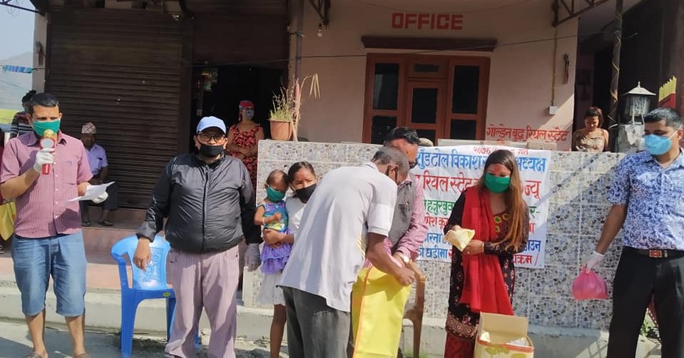 बुटवल ११ र १५ मा विपन्न परिवारलाई खाद्यान्न वितरण