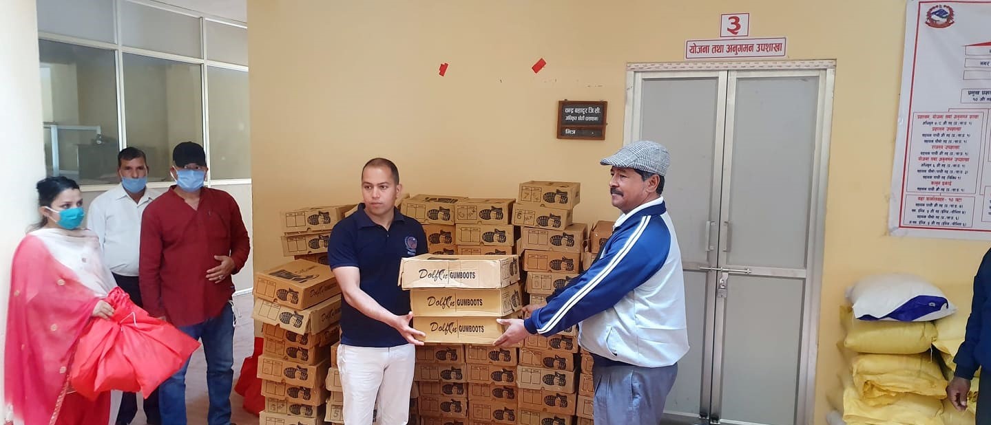 शाइन रेसुंगा बैंकले दियो प्युठानलाई ५० थान पीपीई