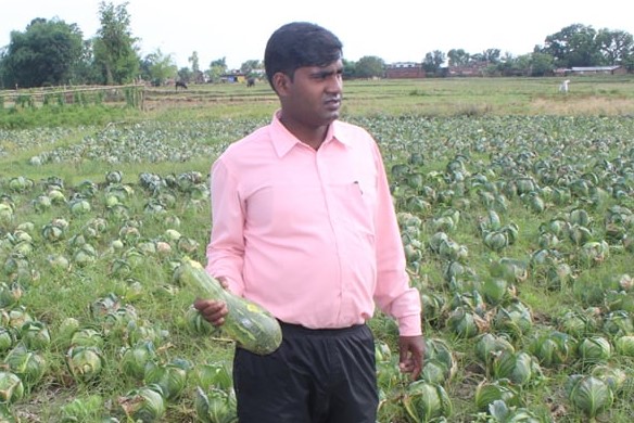 गैडहवा कृषि फर्मका संचालक गुप्ताद्वारा क्वारेन्टाइनमा तरकारी सहयोग