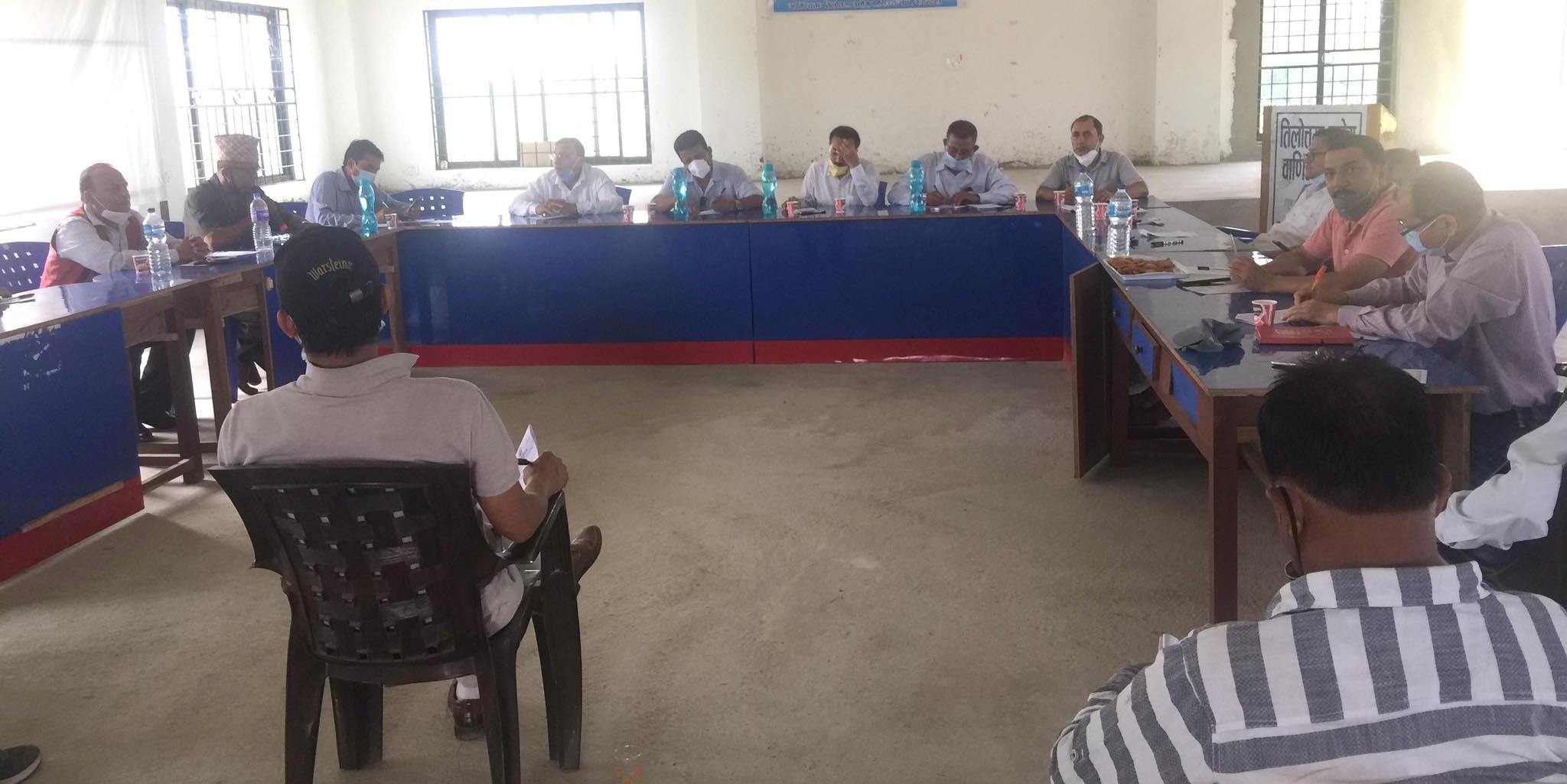 उद्योग ब्यवसाय धराशायी भएको भन्दै उद्योगी ब्यवसायी पुगे जिल्ला प्रशासन