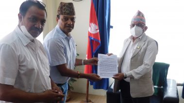 पर्यटन क्षेत्रसँग आवद्ध व्यवसायी तथा संघ–संस्थाले बुझाए पर्यटन मन्त्री गिरीलाई ज्ञापनपत्र