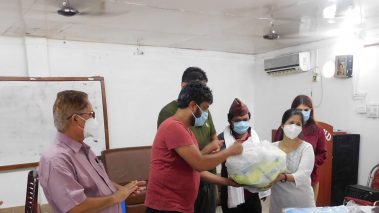 युनियन रुपन्देहीलाई प्रेस ज्याकेट र स्वास्थ्य सामग्री हस्तान्तरण