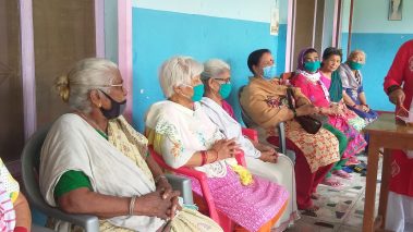 शिक्षिकाद्धारा बृद्धाश्रममा जन्म दिन