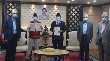 कार्यदलको प्रतिवेदन: ओलीले सरकार ,प्रचण्डले पार्टी चलाउने मन्त्रिपरिषद् र मुख्यमन्त्री हेरफेर हुने