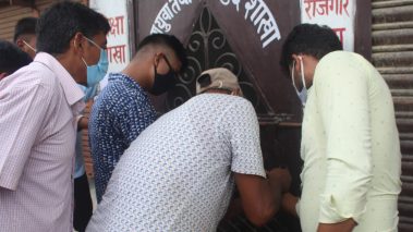 शिक्षक सरुवाको विषमा कञ्चनको शिक्षा शाखामा तालाबन्दी