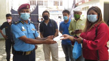 १६ थान हराएका मोवाईल फेलापारी सम्वन्धितलाई हस्तान्तरण, भन्सार छलिका सवा लाखको सामान बरामद