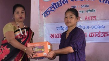 कसौधन महिला समितिद्वारा आश्रममा खाद्यान्न बितरण
