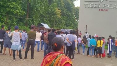 पाँचतारे होटल टाइगर प्यालेसले ३९३ कामदार हटाएको विरोधमा दिन भर नारा जुलुुस गरि आन्दोलन