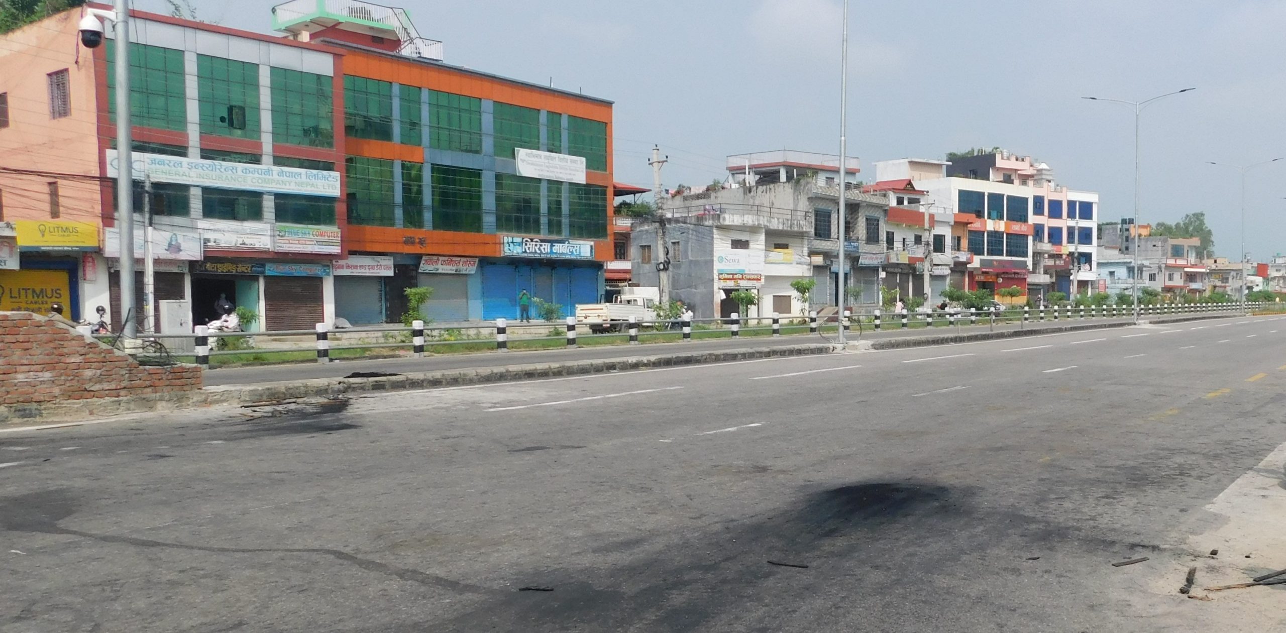 बुटवलवाट राजधानी सार्न पाईदैन भन्दै कांग्रेसले आह्वान  गरेको जिल्ला बन्द पुर्णरुपमा ठप्प