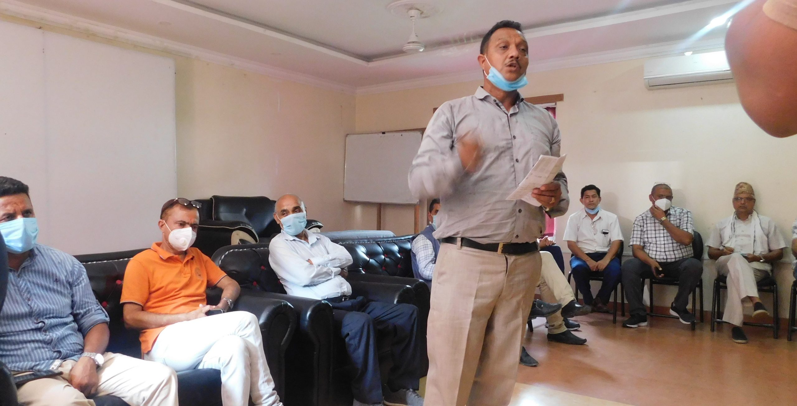 राजधानी सारे नेकपा निकट रुपन्देहीका ३५ वटा संघसंस्थाका २२४९ उद्योगी व्यबसायीद्वारा पार्टी परित्याग गर्ने घोषणा