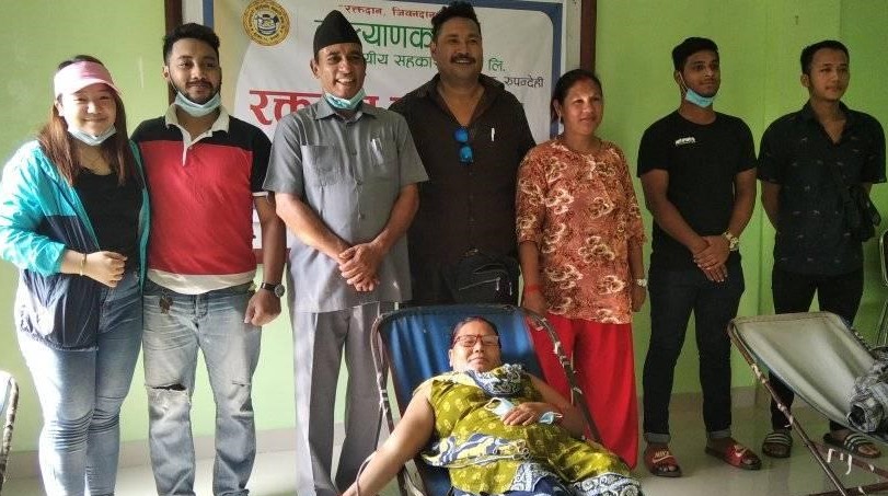 कल्याणकारी  र रुपन्देही व्यापार संघद्धारा स्थापना दिवशमा रक्तदान