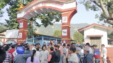 बुटवलको सटर टेण्डरमा जिम्मेवार व्यक्तिबाट षडयन्त्र भएकोे भन्दै पुनः टेण्डर गर्न व्यवसायीको माग