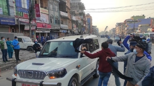 अर्थमन्त्री पौडेललाई गृहनगर बुटवलमा कालो झण्डा