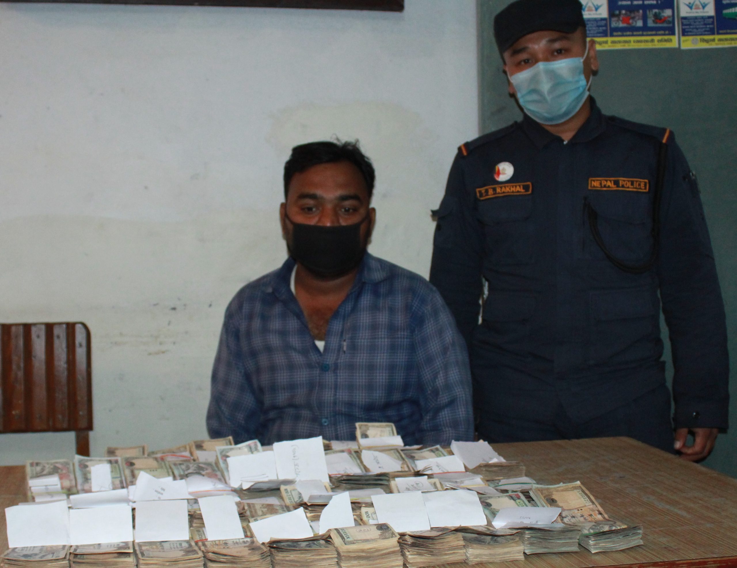 रुपन्देहीमा स्रोत नखुलेको चौबिस लाख रुपैयांसहित प्रमोद कुमार गुप्ता पक्राउ