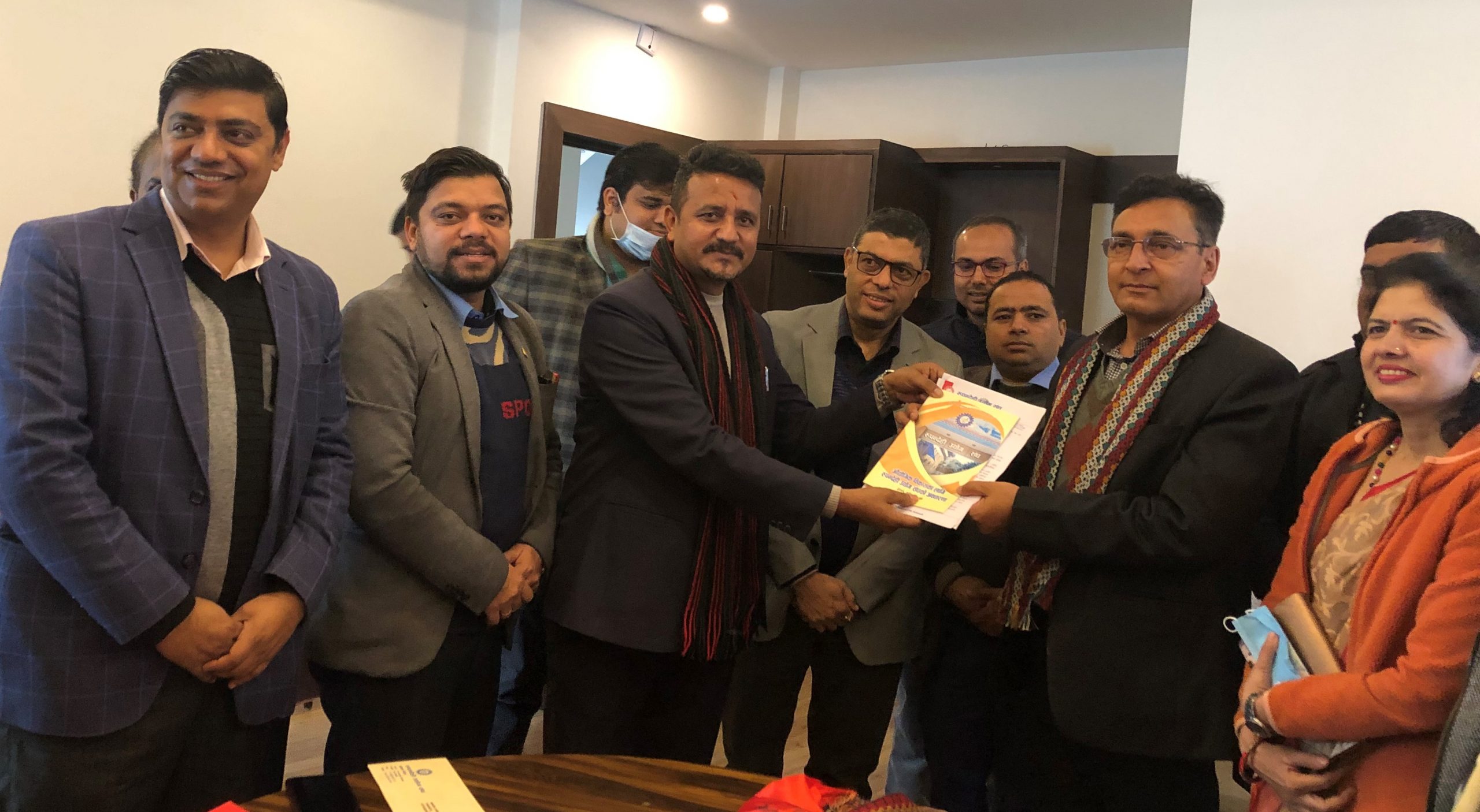 उर्जा मन्त्री रायमाझीलार्ई रुपन्देही उद्योग संघले विद्युतका समस्या बारे ज्ञापनपत्र