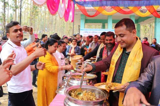 छुवाछुत अन्त्यको सन्देश दिन बुटवलमा समता भोज