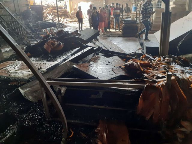 एभरेष्ट डोर इण्डष्ट्रिजमा आगलागी ९ करोड बढीको क्षेती