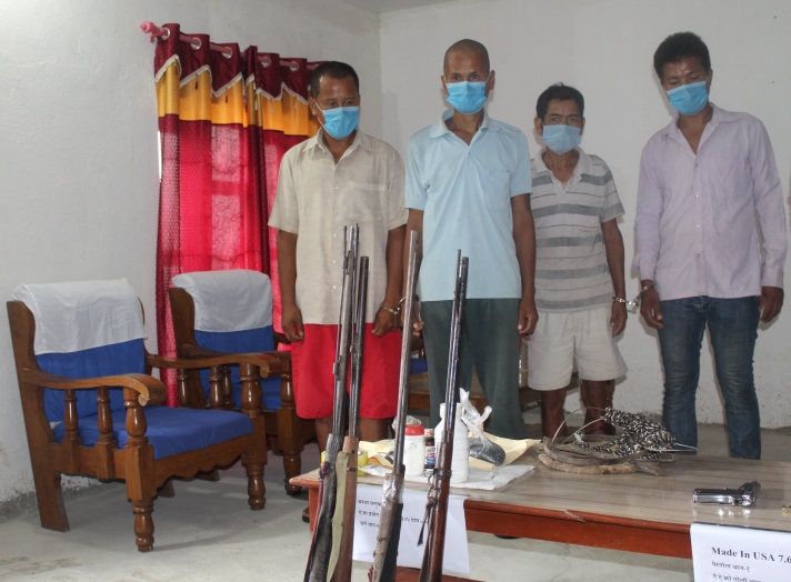 पिस्तोल र भरुवा बन्दुक सहित ५ जना पक्राउ