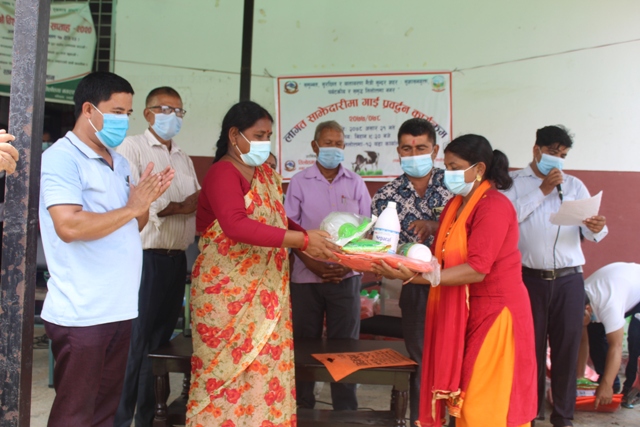 तिलोत्तमाका ५० जना किसानलाई लागत साझेदारीमा गाई