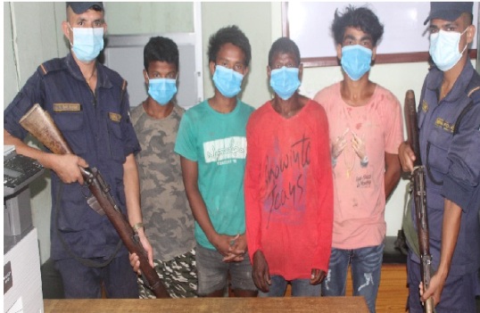 साल र साजको काठ सहित ५ जना पक्राउ