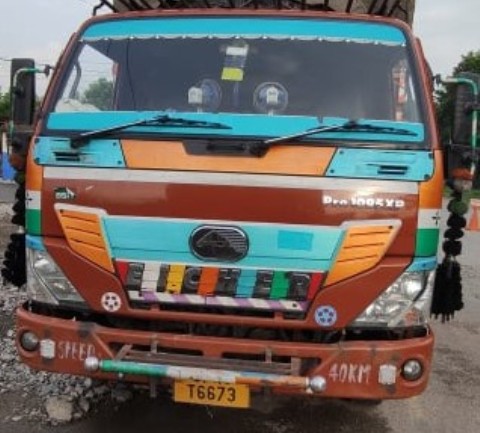 नियम विपरित चलेका १५ वटा भारतिय १५ गाडी प्रहरी नियन्त्रणमा