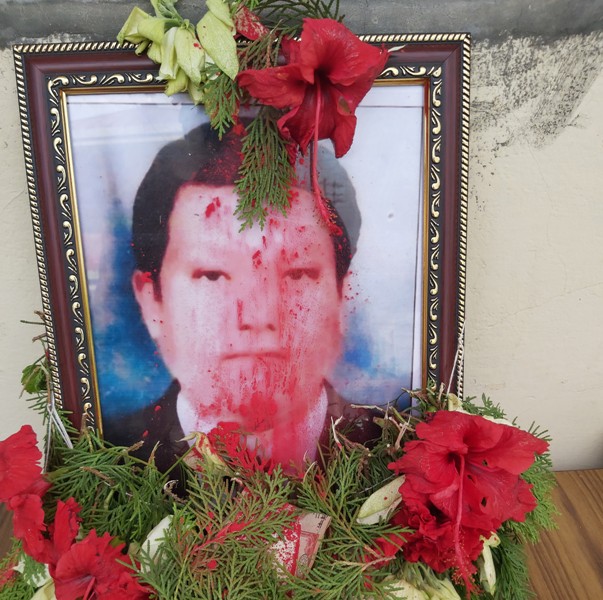 पश्चिमाञ्चल समितिद्वारा स्व. थापाको परिवारलाई २ लाख राहात प्रदान