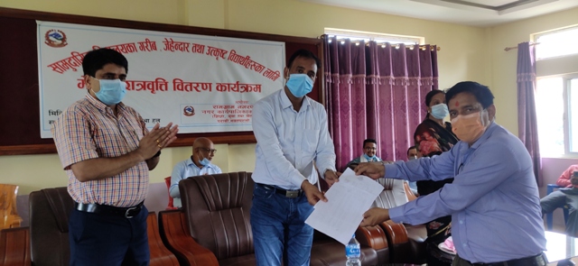 कोरोना समयमा पढाई सञ्चालन गर्न रामग्राम नगरपालिकाले दियो विद्यालयलाई ३८ लाख