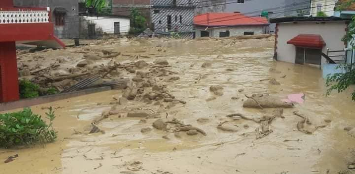 बुटवल ज्योतिनगरमा पहिरो  खस्ने क्रम जारी, पहिरोका कारण ५० बढि घरमा क्षति