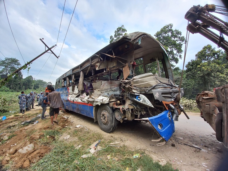 नवलपुरमा सवारी दुर्घटनामा ३ जनाको मृत्यु, २४ जना घाइते