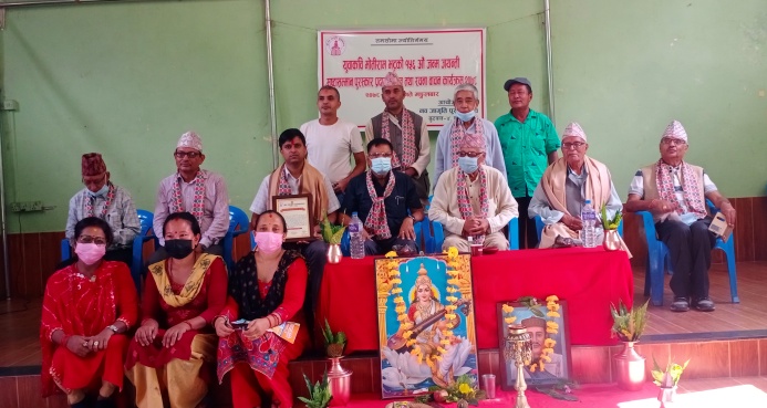 युवाकवि मोतीराम भट्ट साहित्य पुरस्कार साहित्यकार पाण्डेयलाई