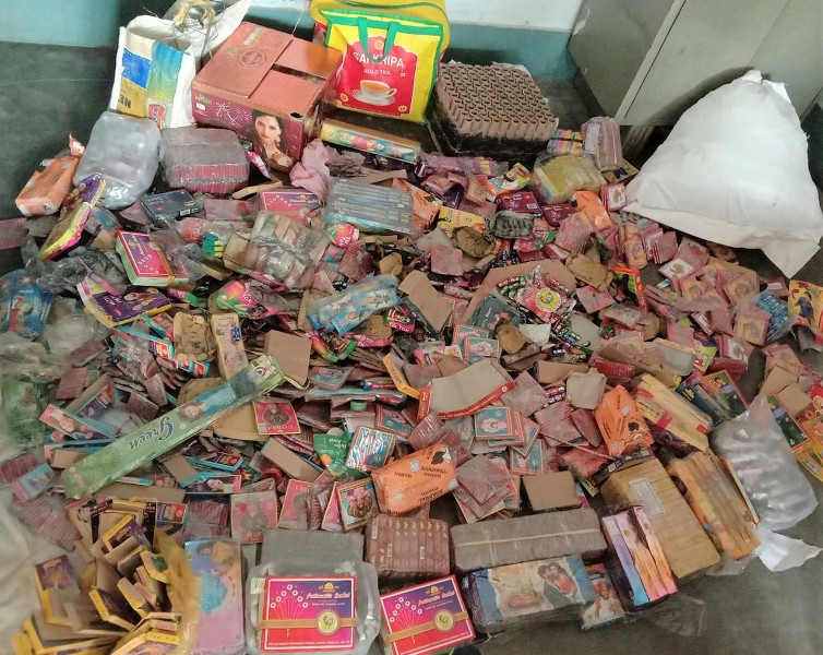 रुपन्देही प्रहरीद्वारा ३ लाख बढिको अबैध पटाका बरामद