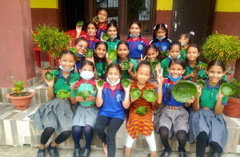 स्काईलार्कमा दुना टपरी बनाउने तालिम